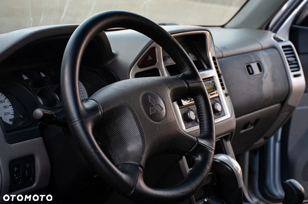 Mitsubishi Pajero 3.2 DI-D Automatik Dakar - 15