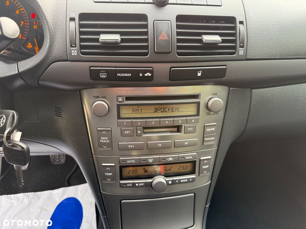 Toyota Avensis - 8