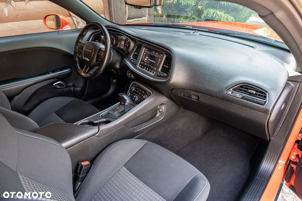 Dodge Challenger 5.7 R/T - 24