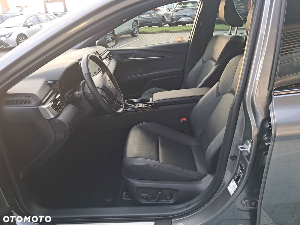 Toyota Camry - 23