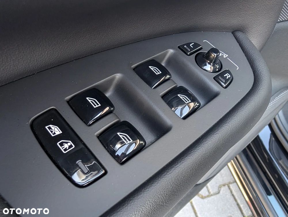 Volvo XC 90 B5 D AWD Ultimate Dark - 9