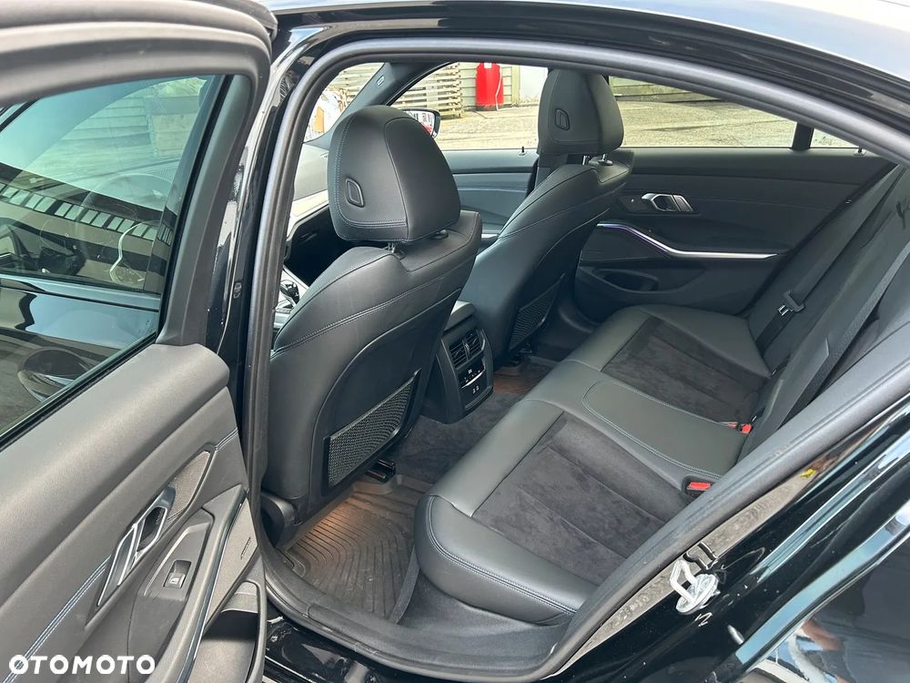 BMW Seria 3 330e xDrive M Sport sport - 17