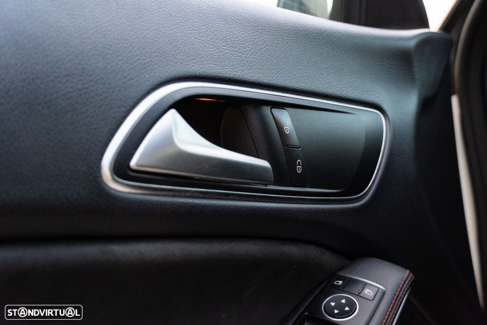 Mercedes-Benz CLA 180 d Shooting Brake AMG Line - 34