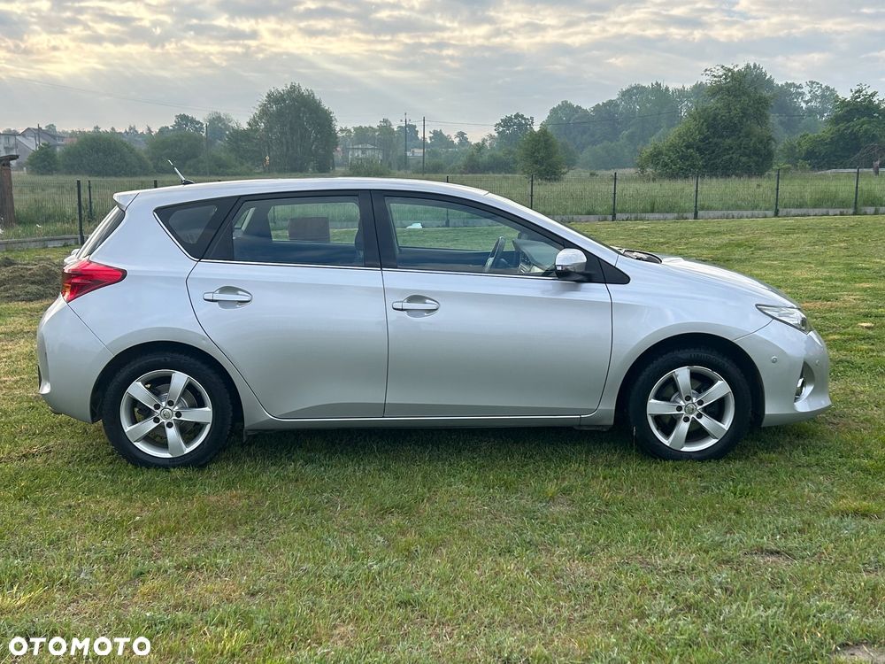 Toyota Auris 1.6 Executive - 4