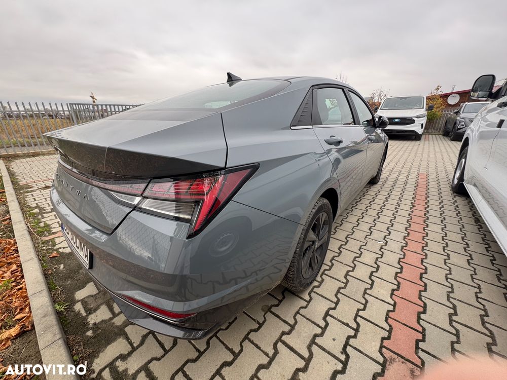 Hyundai Elantra - 6