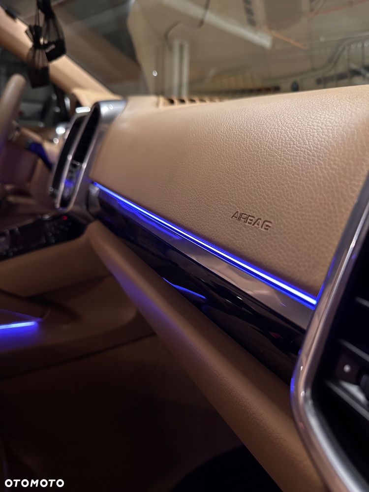 Porsche Cayenne Platinum Edition - 17