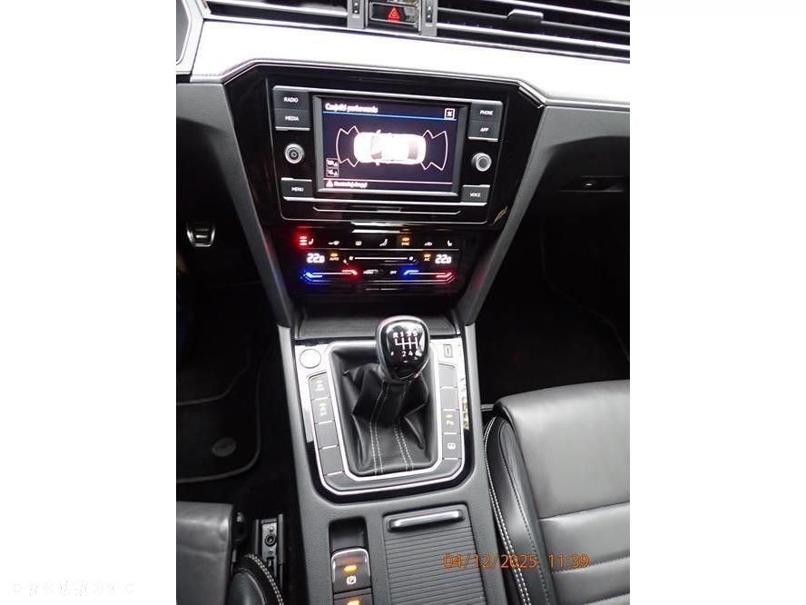 Volkswagen Passat - 15