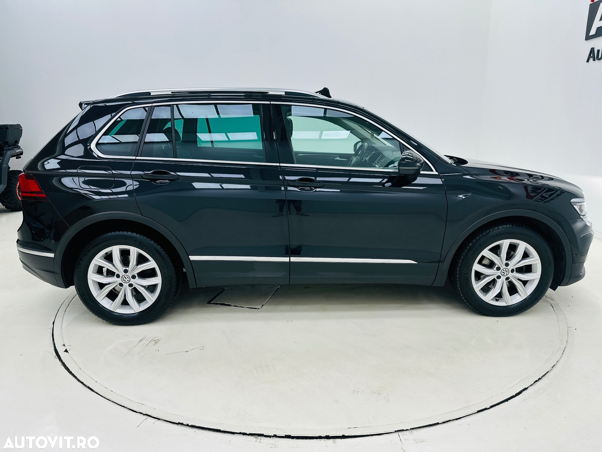 Volkswagen Tiguan - 11