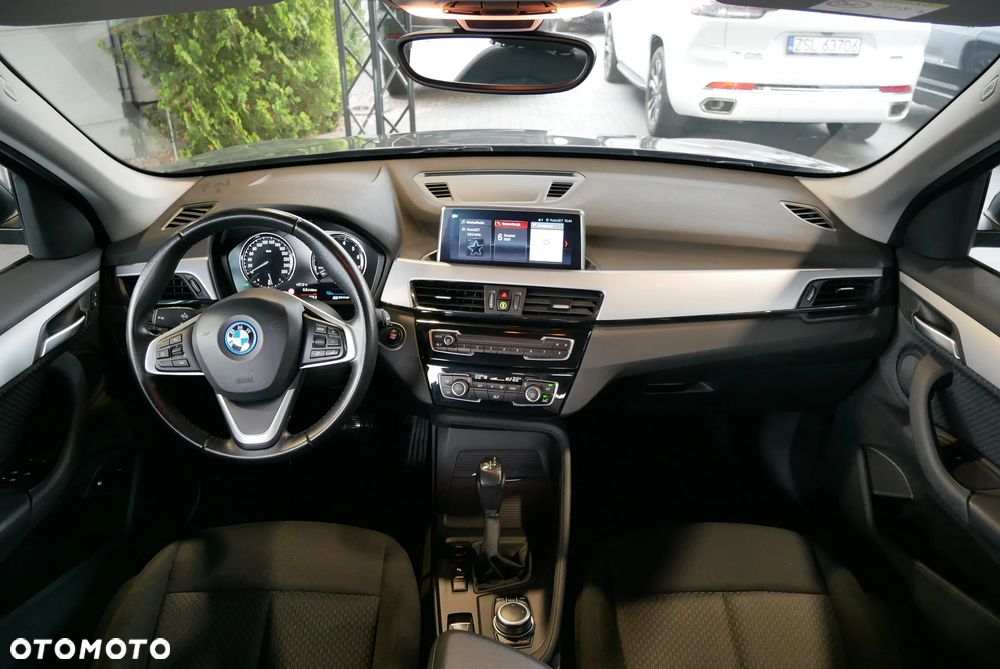 BMW X1 sDrive18i Business Edition - 18