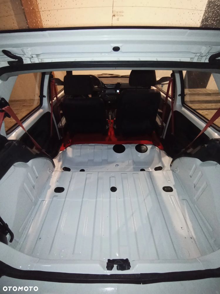 Peugeot 106 - 24