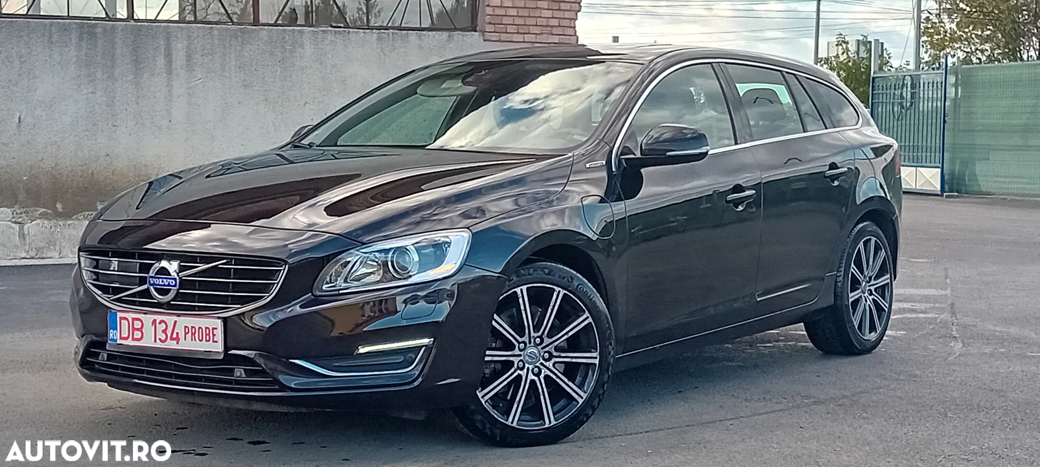 Volvo V60 D6 Plug-In-Hybrid AWD Geartronic Summum - 3