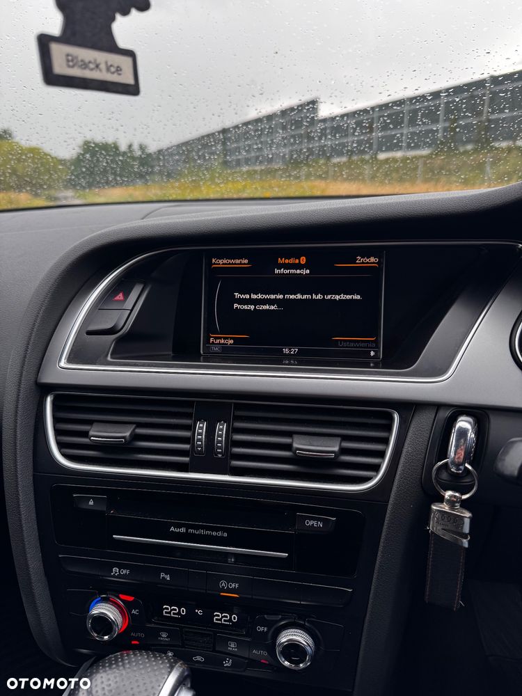 Audi A4 Avant 2.0 TDI DPF clean diesel multitronic Ambiente - 29