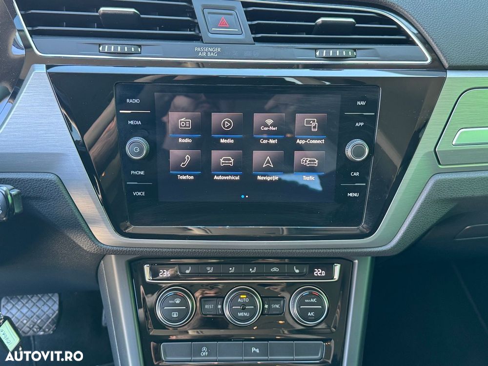 Volkswagen Touran - 25