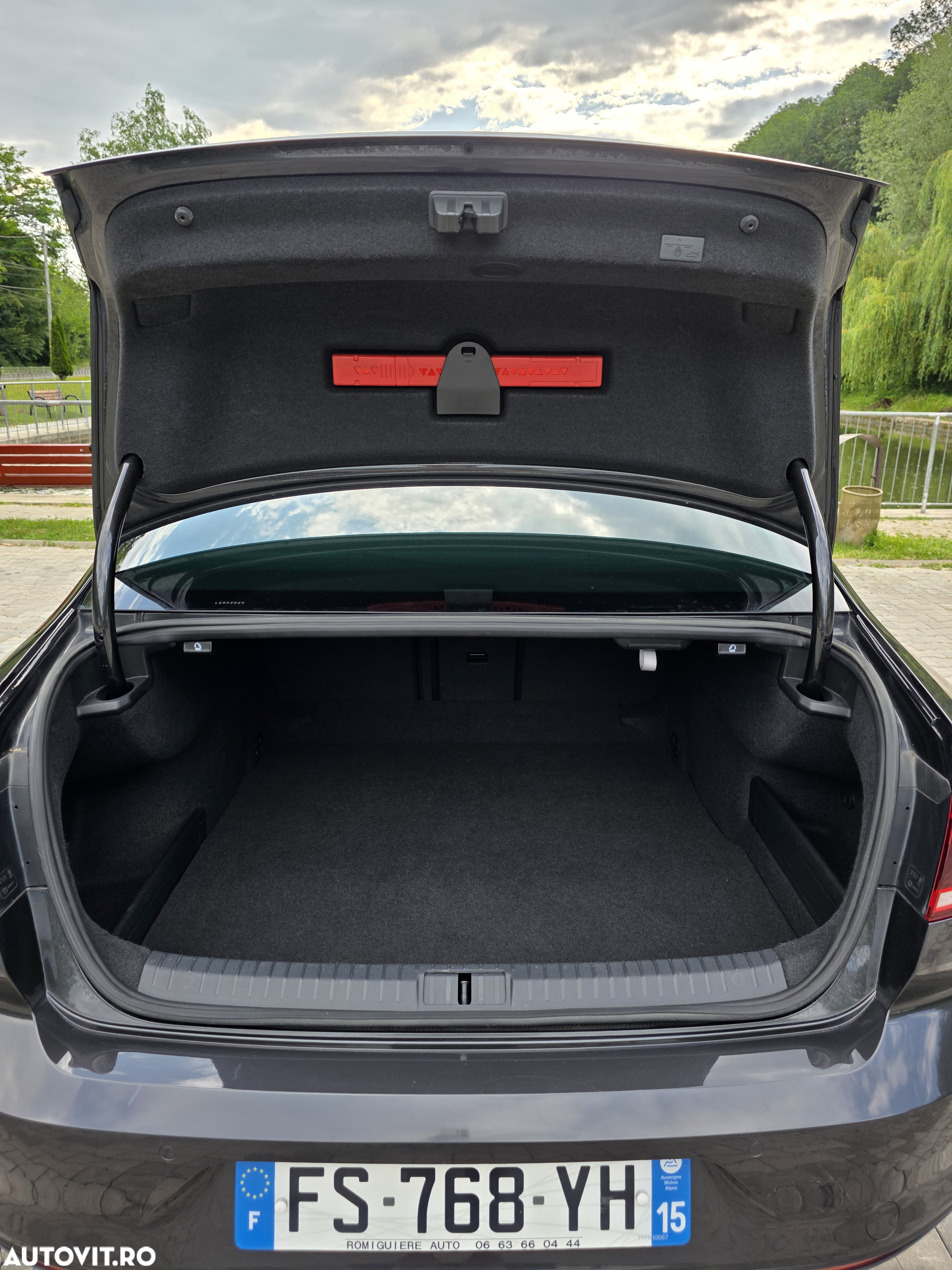 Volkswagen Passat - 16