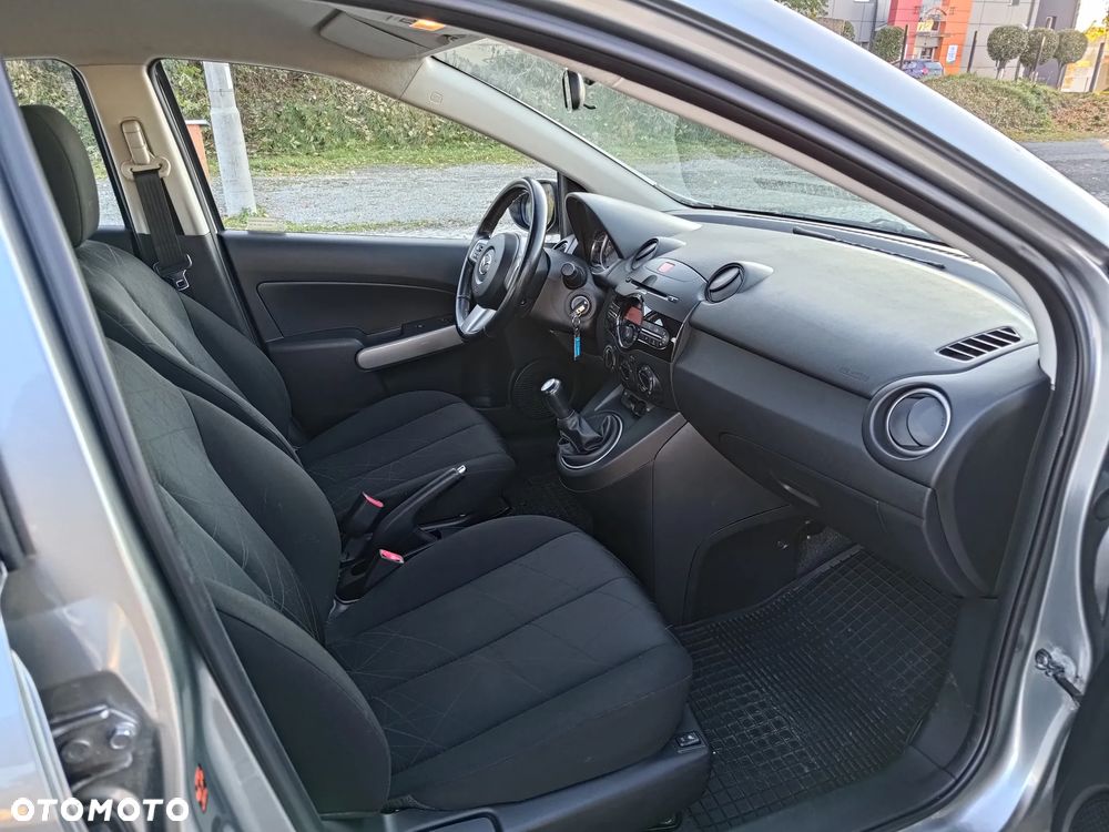 Mazda 2 - 25