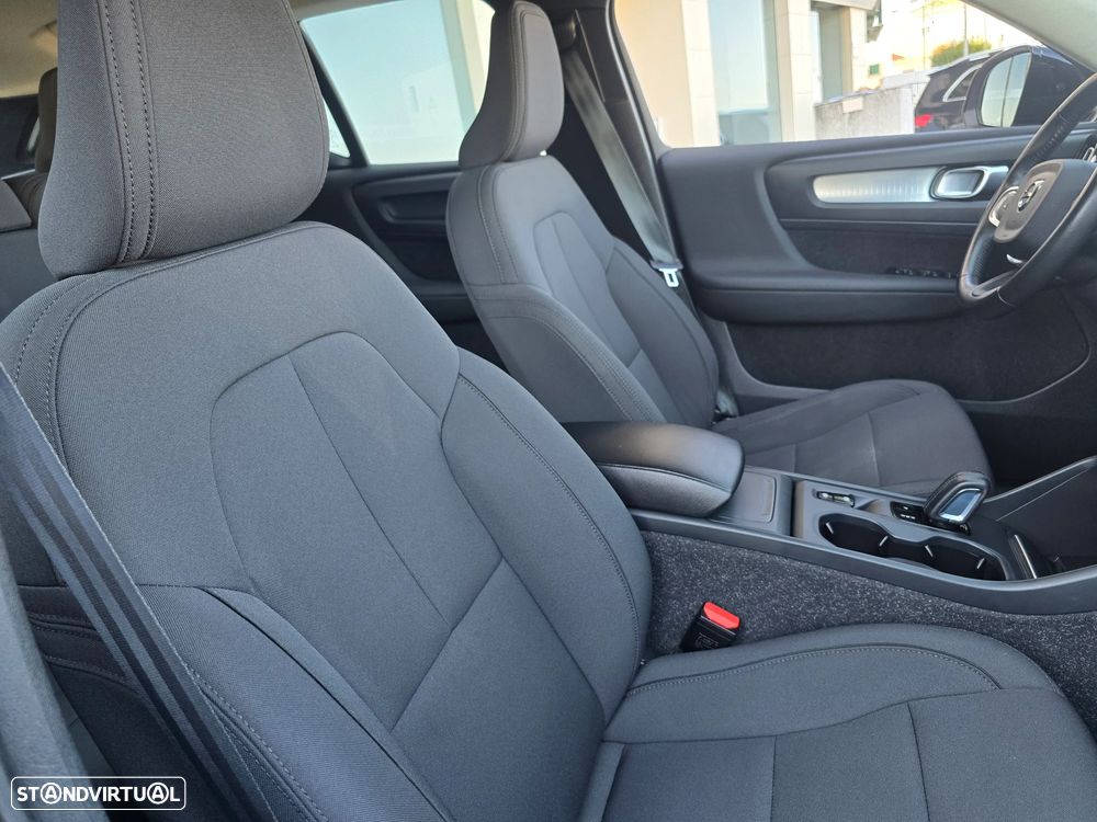 Volvo XC 40 1.5 T3 Momentum Geartronic - 11