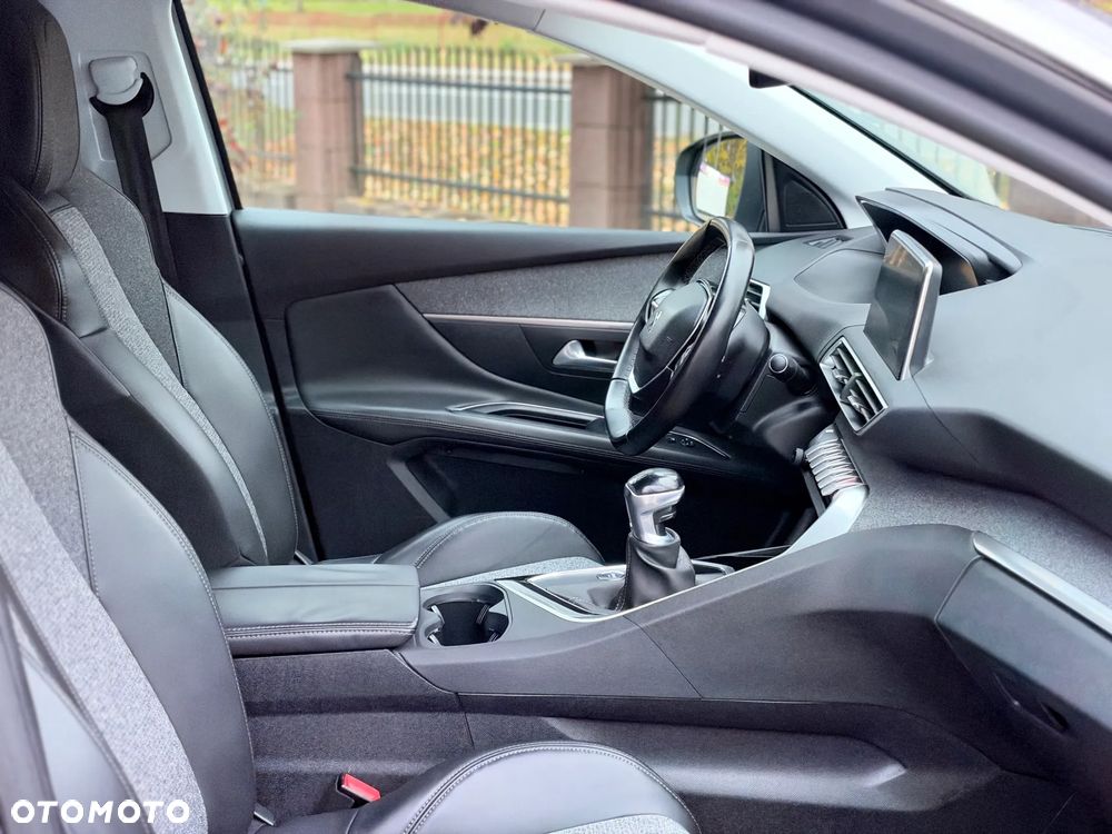 Peugeot 3008 1.2 PureTech GPF Allure S&S - 22