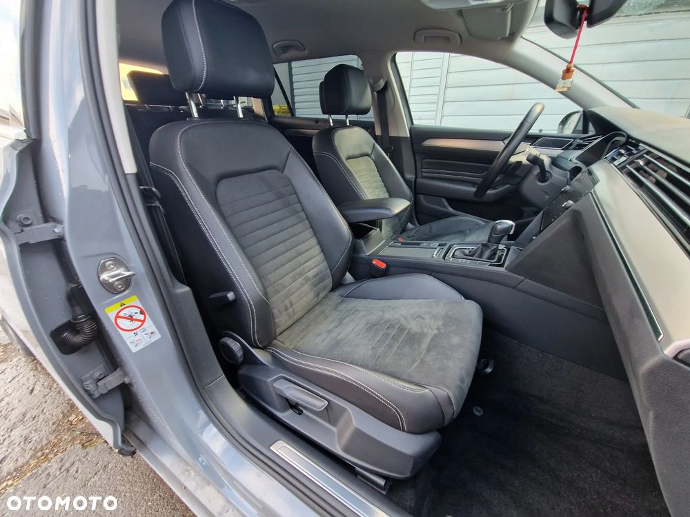 Volkswagen Passat 2.0 TDI SCR Elegance DSG - 4