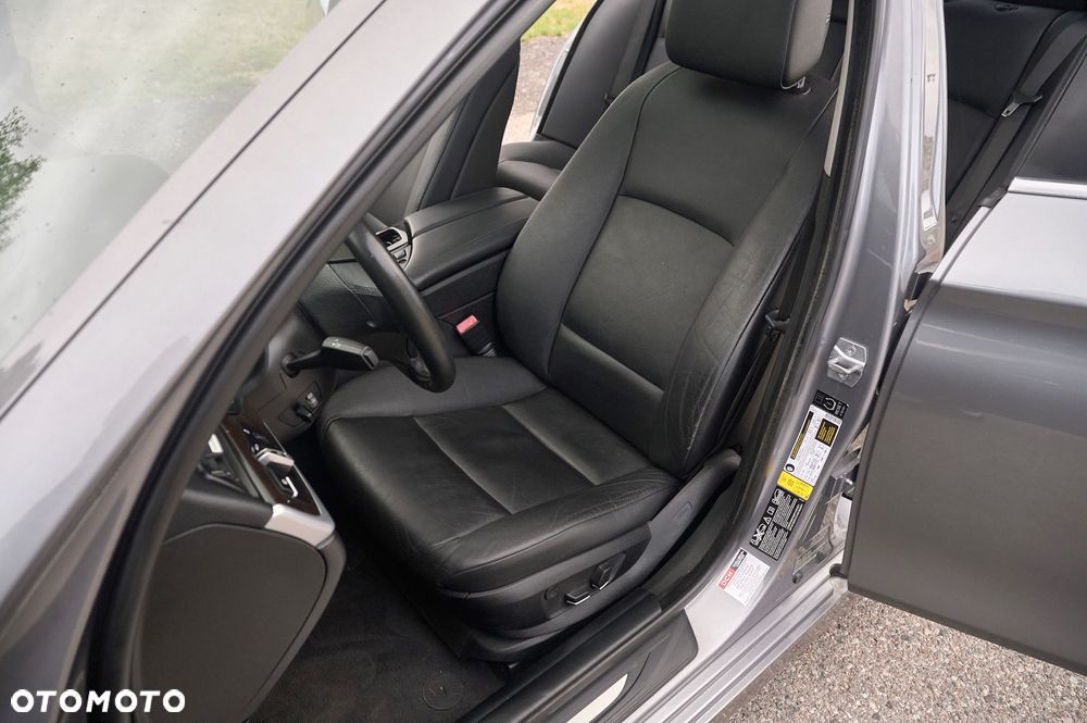 BMW Seria 5 535i xDrive Sport-Aut Modern Line - 23