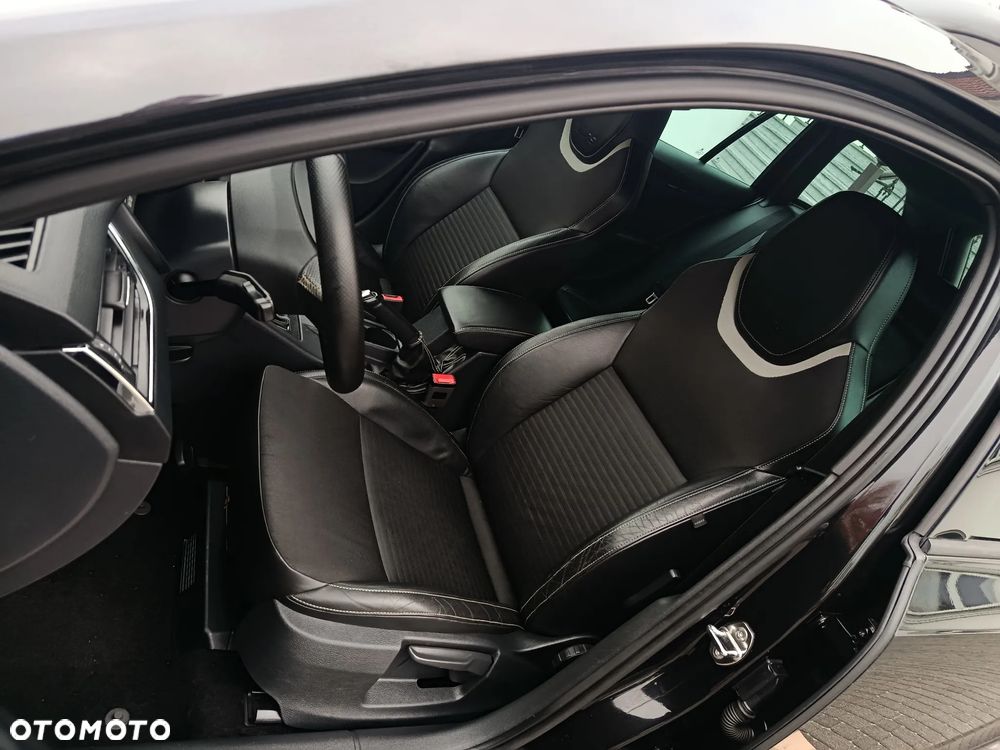 Skoda Octavia Combi 2.0 TDI RS - 18