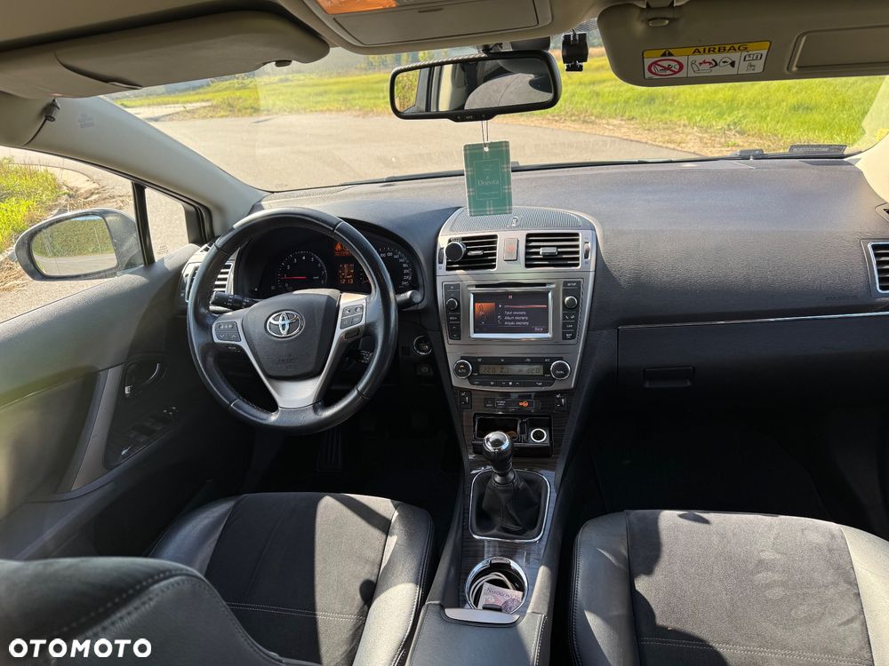 Toyota Avensis 1.8 Premium - 1