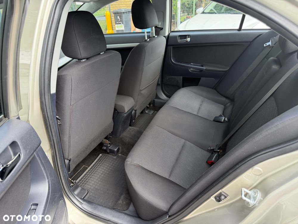 Mitsubishi Lancer 1.6 Intense - 12