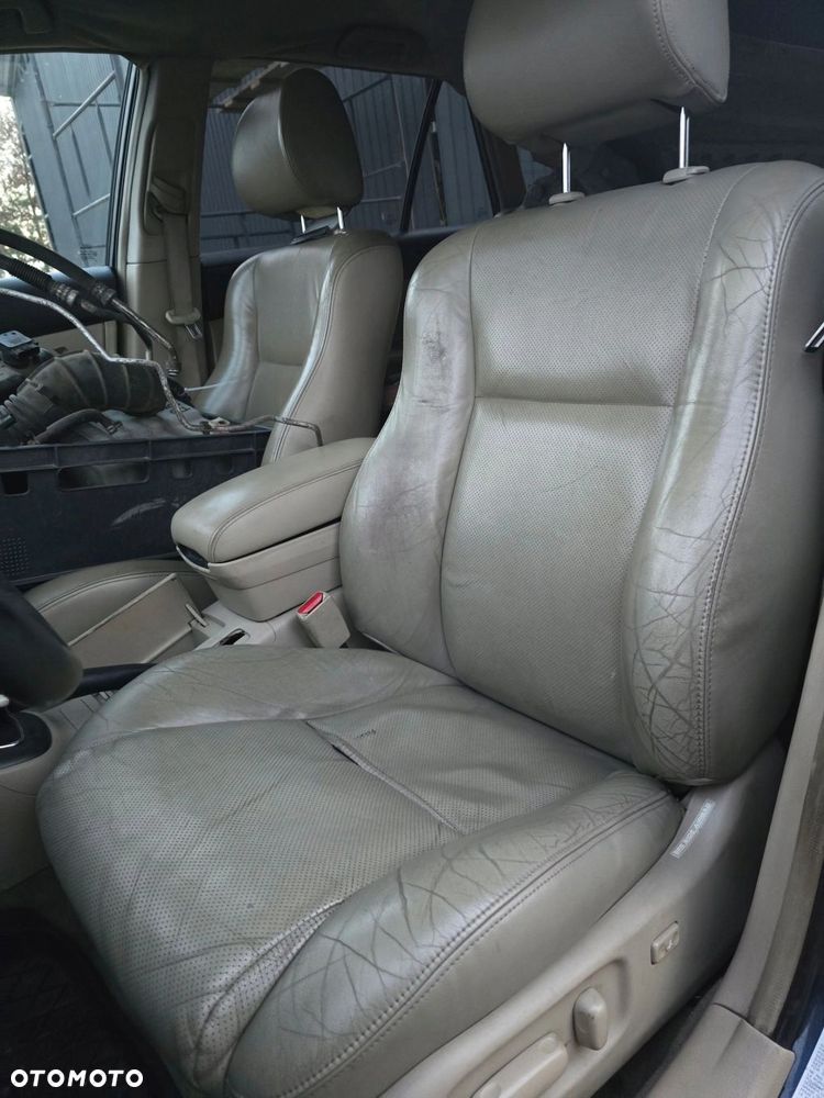 TOYOTA Avensis T25 fotel lewy skóra jasna fotel kierowcy EU - 4