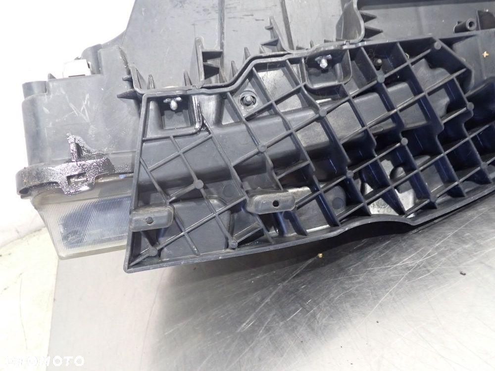 LAMPA PRAWA PRZEDNIA XENON RENAULT LAGUNA II 1.9 8200354743 - 9