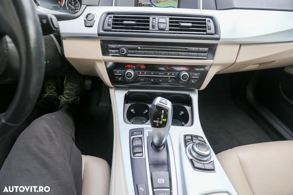 BMW Seria 5 525d Aut. - 17