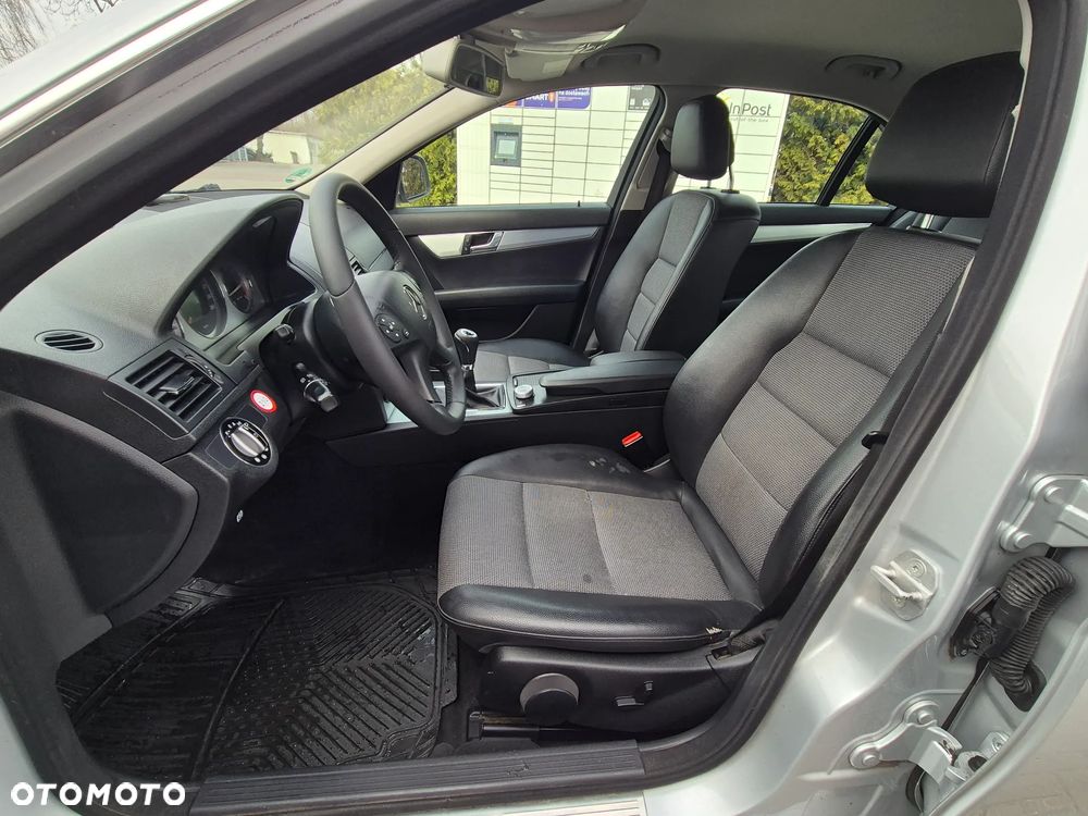 Mercedes-Benz Klasa C 220 CDI Avantgarde - 24