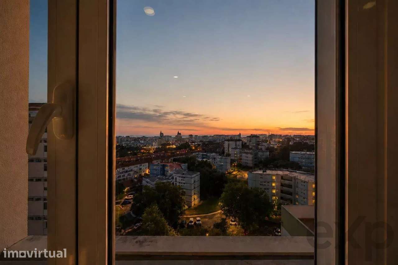Luz, vista aberta e privacidade: T3 remodelado nos Olivais - Grande imagem: 2/19