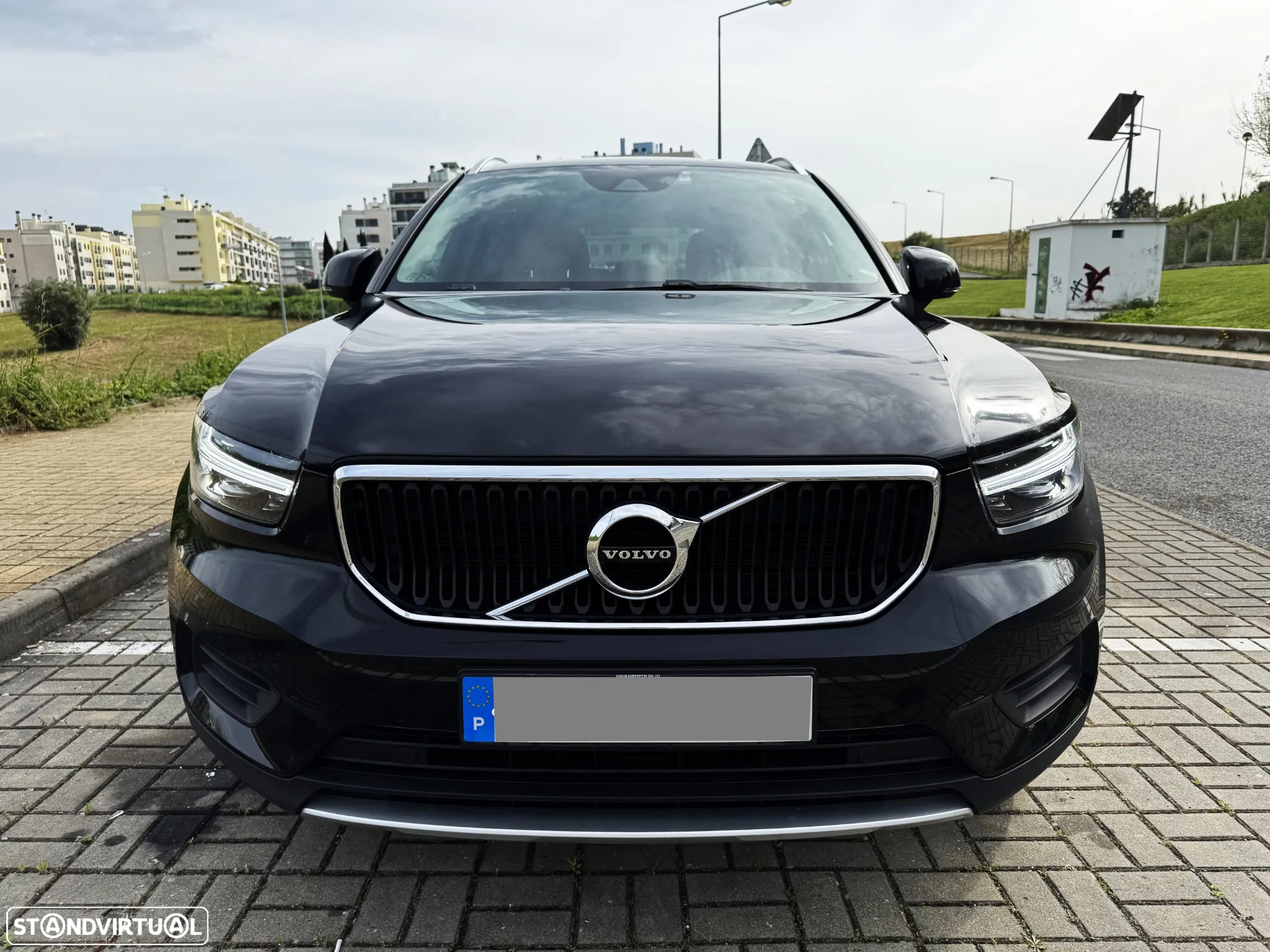 Volvo XC 40 1.5 T3 Momentum Geartronic - 4