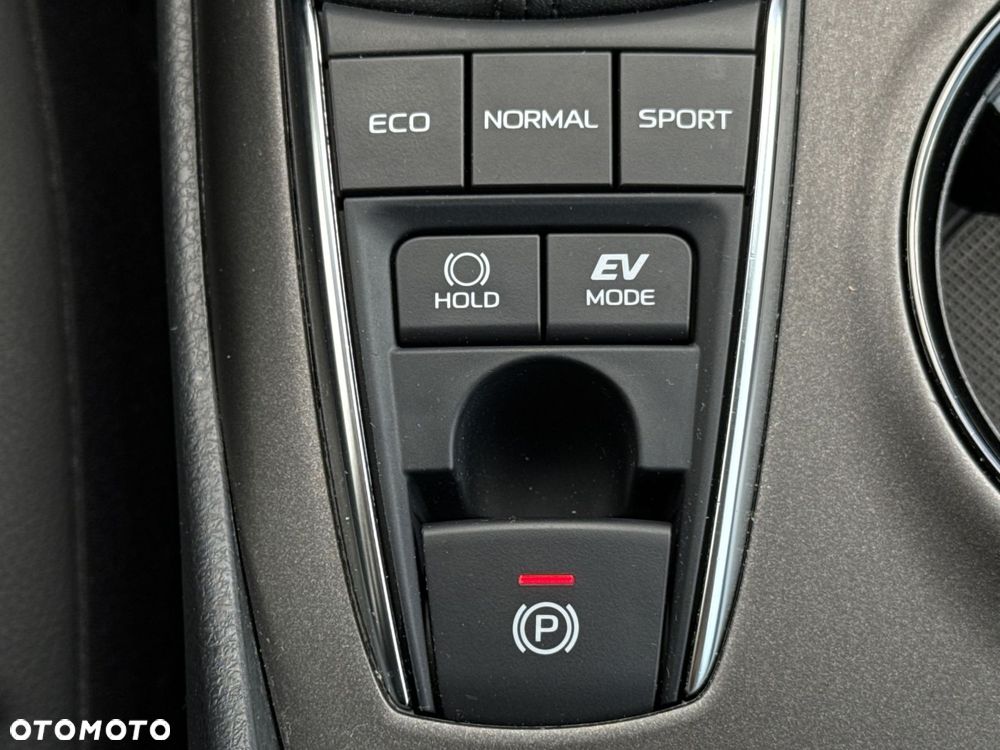 Toyota Camry 2.5 Hybrid Prestige CVT - 24