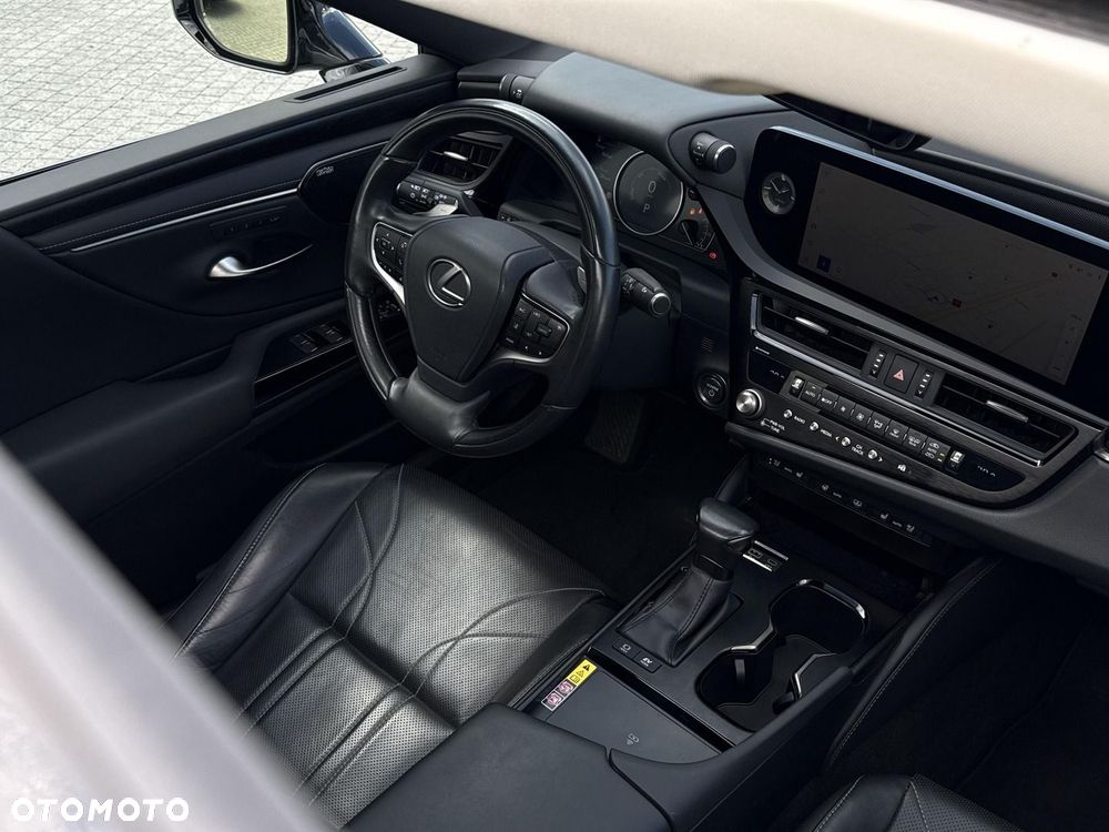 Lexus ES 300h Prestige - 26