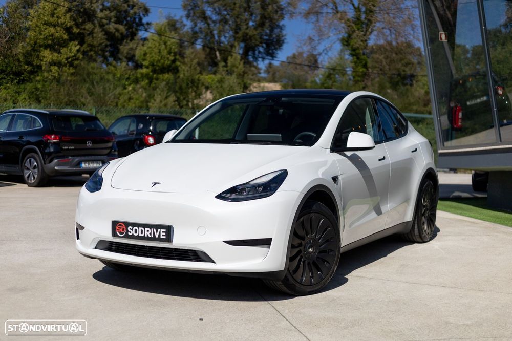 Tesla Model Y Standard RWD - 10