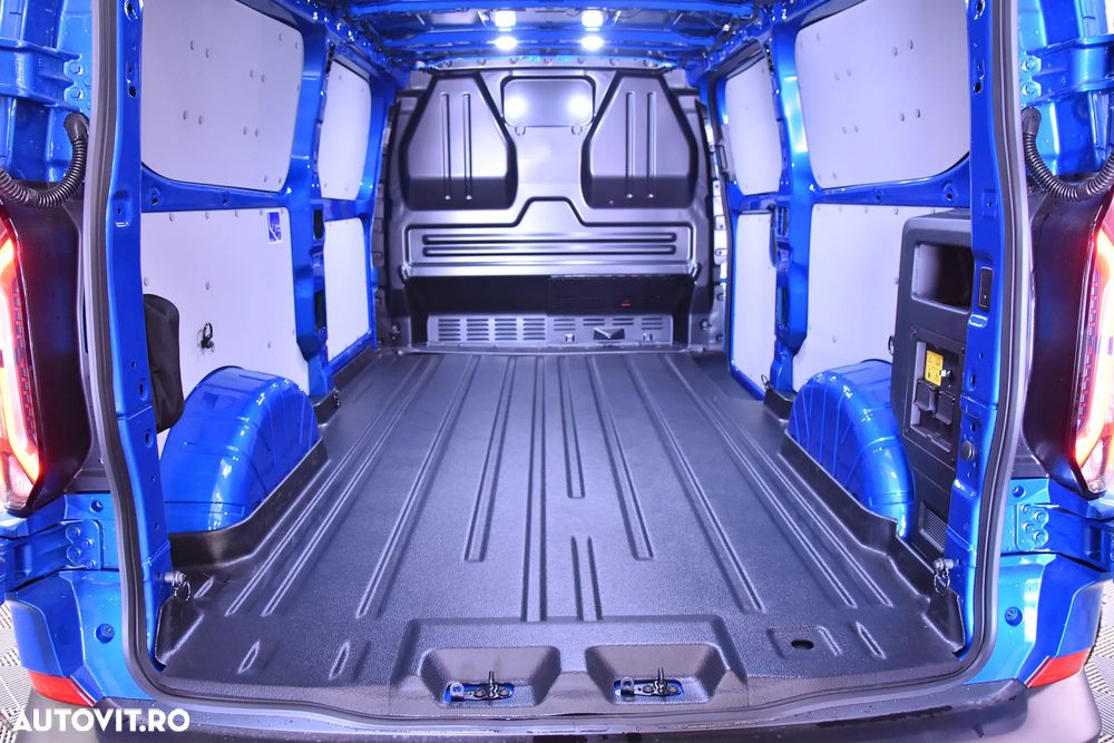 Ford Transit Custom Van - 22