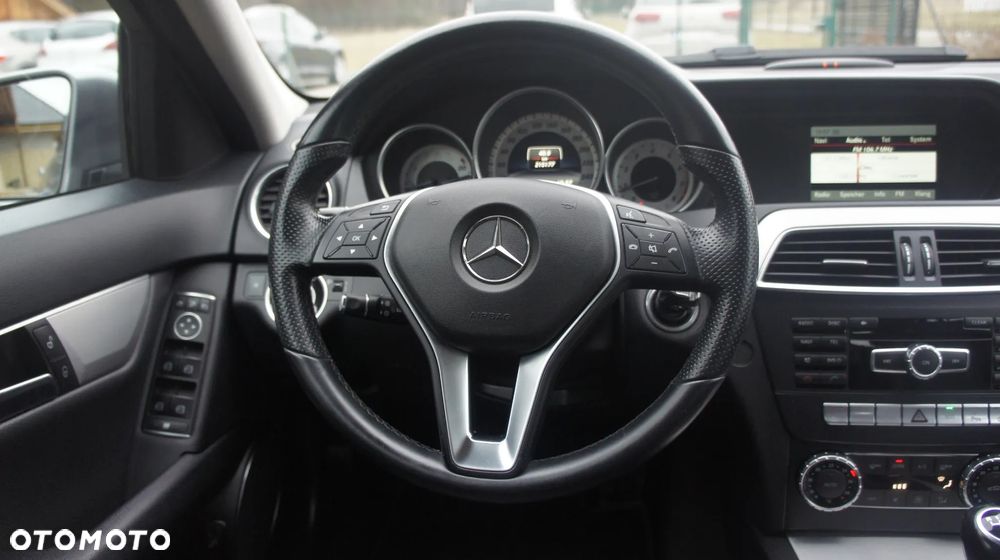 Mercedes-Benz Klasa C 180 CGI BlueEff Avantgarde - 23