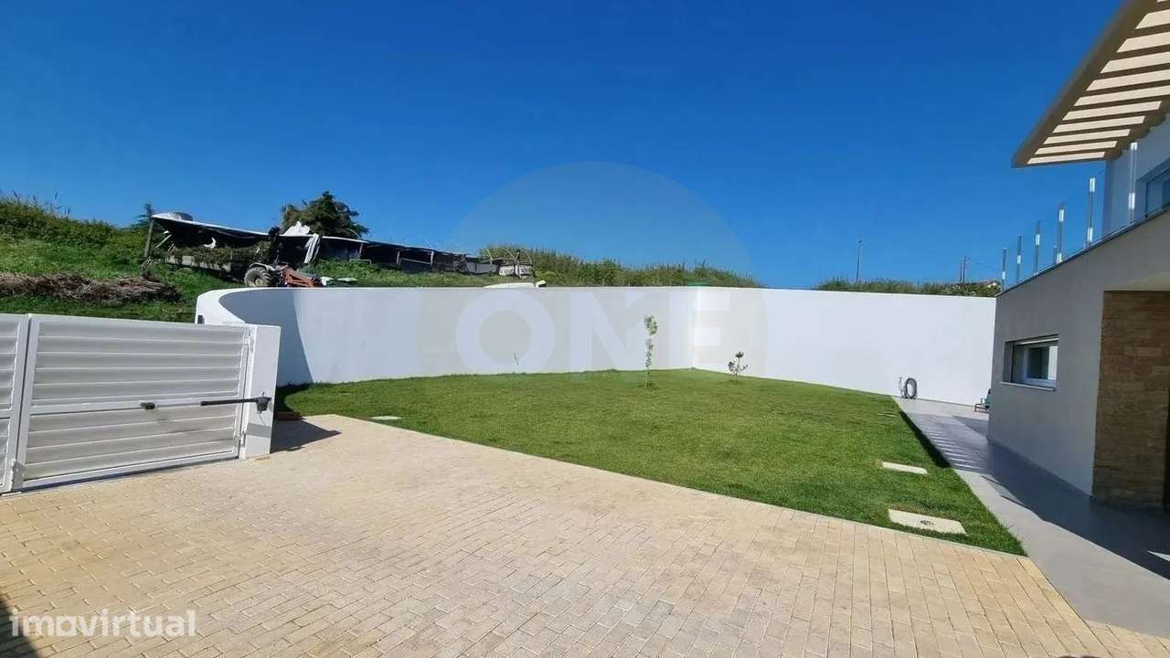 Moradia T4 c/garagem em Miragaia/Lourinhã - Grande imagem: 2/33