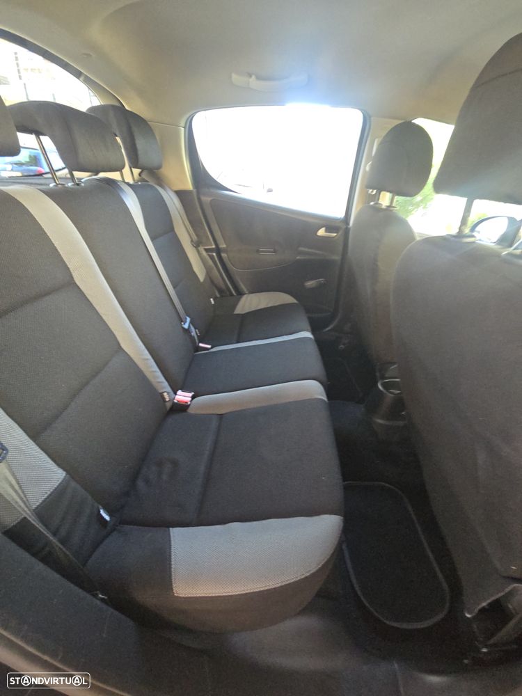 Peugeot 207 1.4 HDi Urban - 26