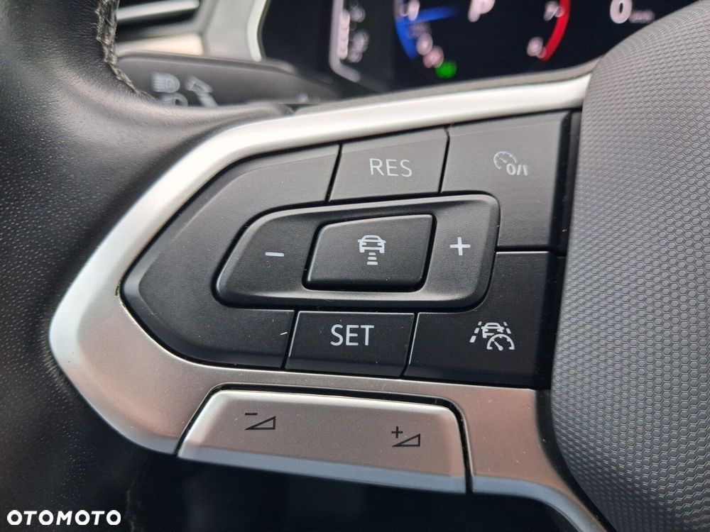 Volkswagen Passat - 24