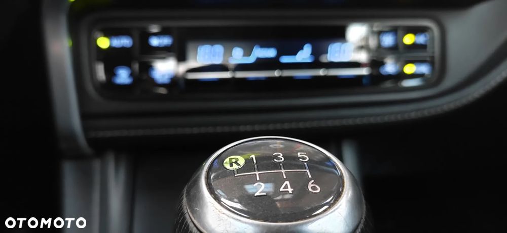 Toyota Corolla 1.6 Comfort - 38