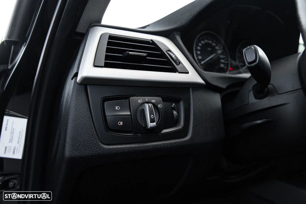 BMW 320 d Blue Performance - 30