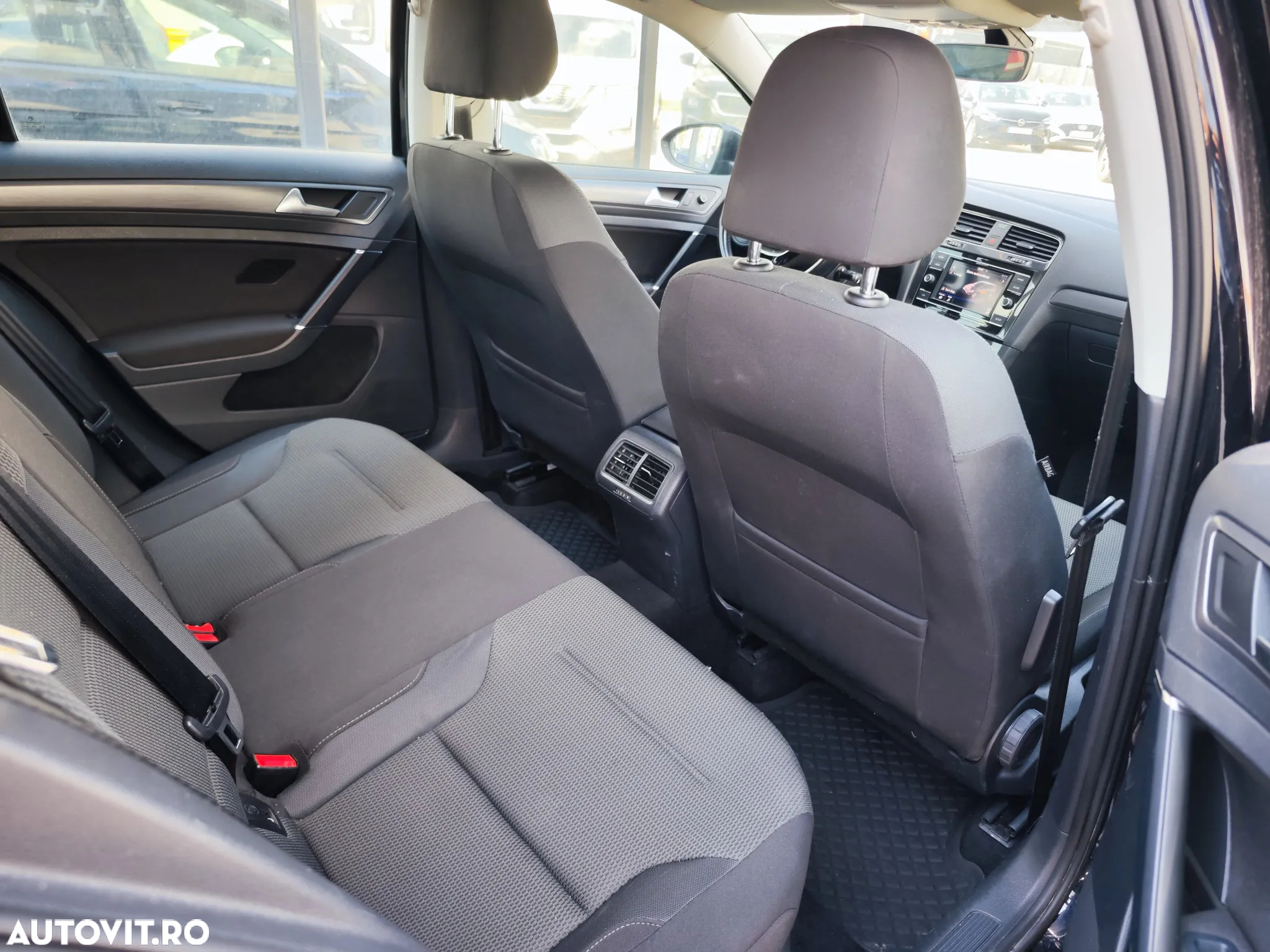 Volkswagen Golf 1.6 TDI DSG Comfortline - 16
