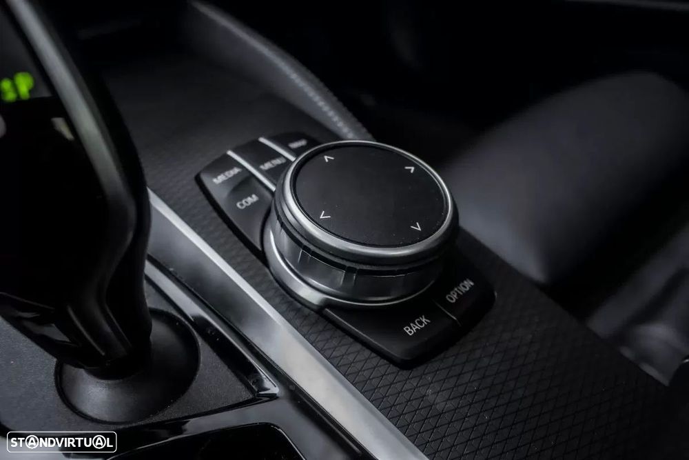 BMW 530 e Pack Desportivo M - 24