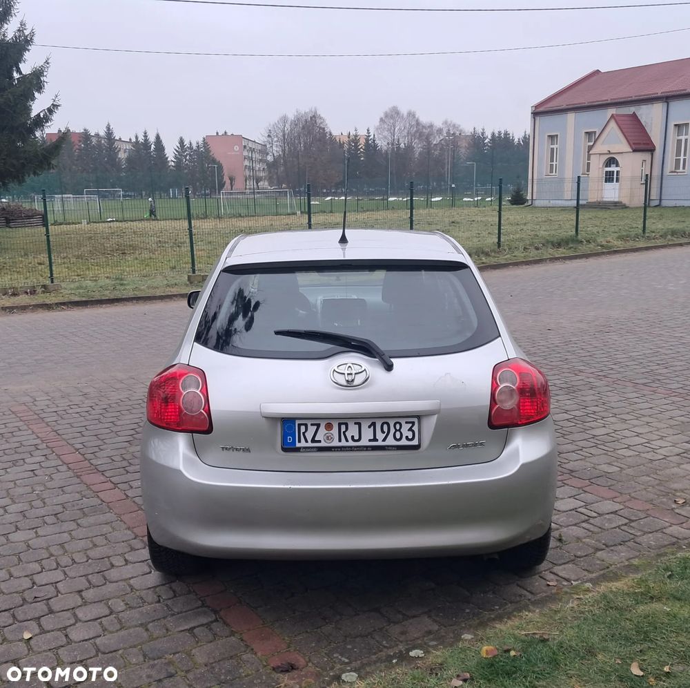 Toyota Auris 1.6 VVT-i Executive - 8