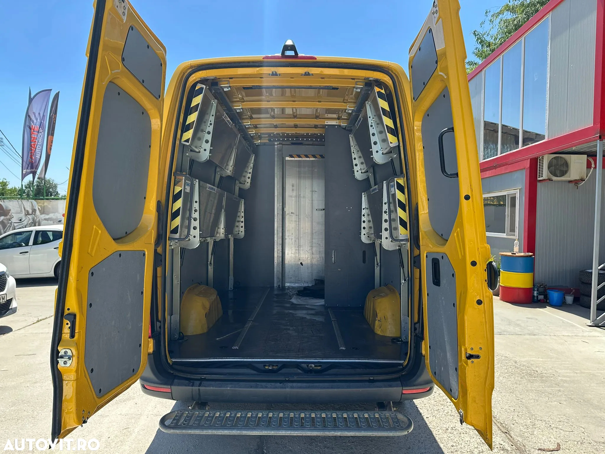Mercedes-Benz Sprinter - 10