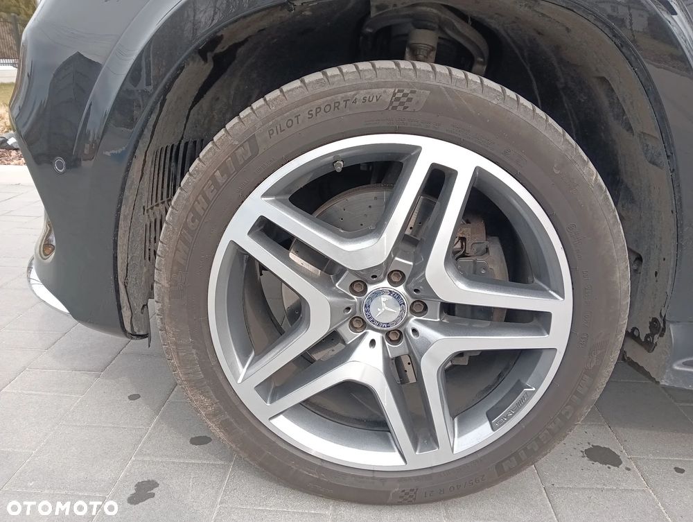 Mercedes-Benz GLS - 12