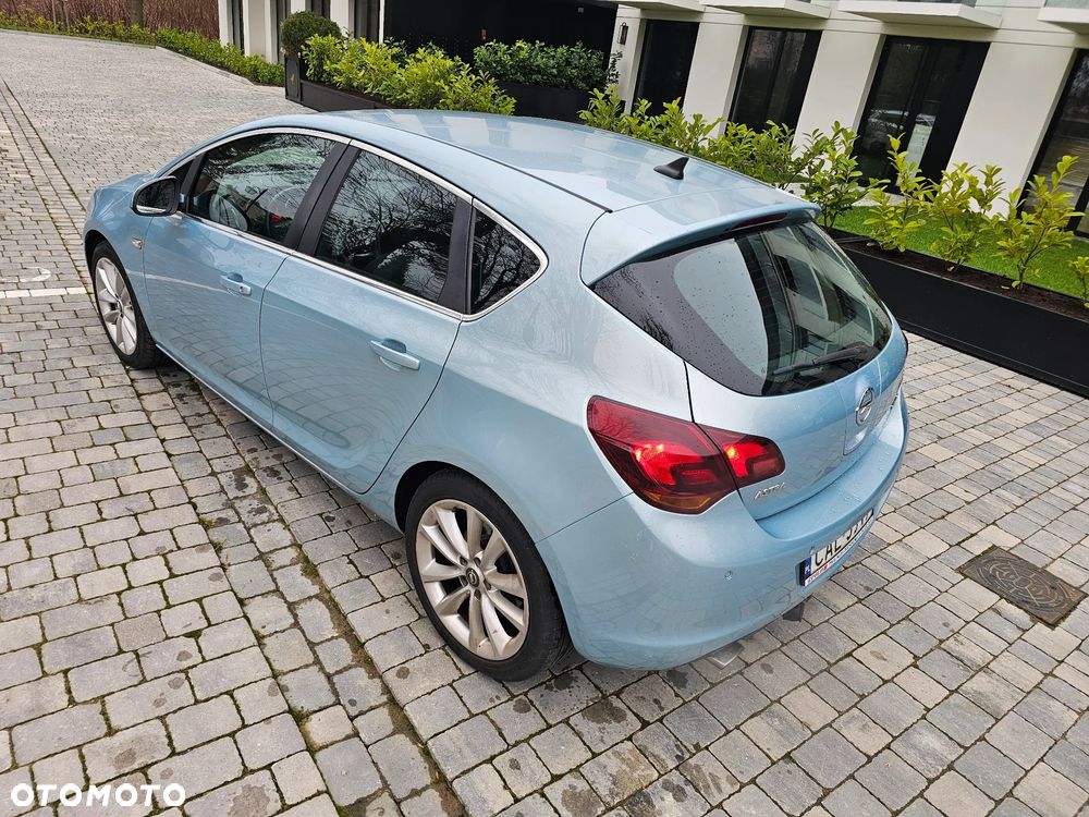 Opel Astra 1.6 T Cosmo - 15