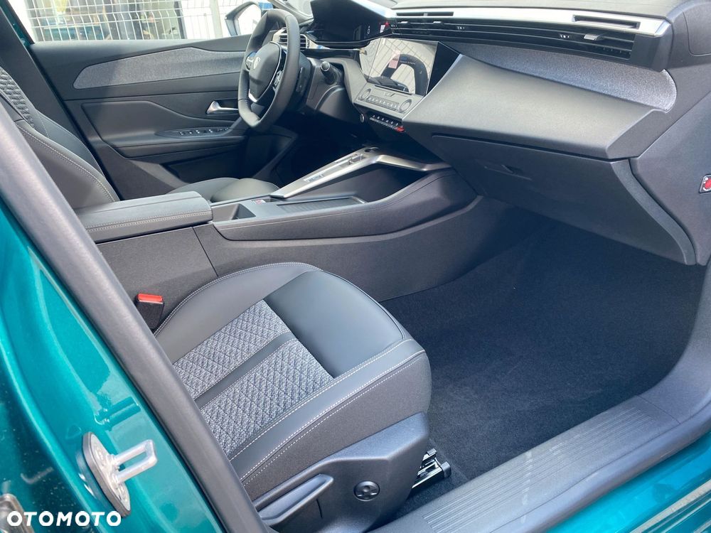 Peugeot 308 - 8