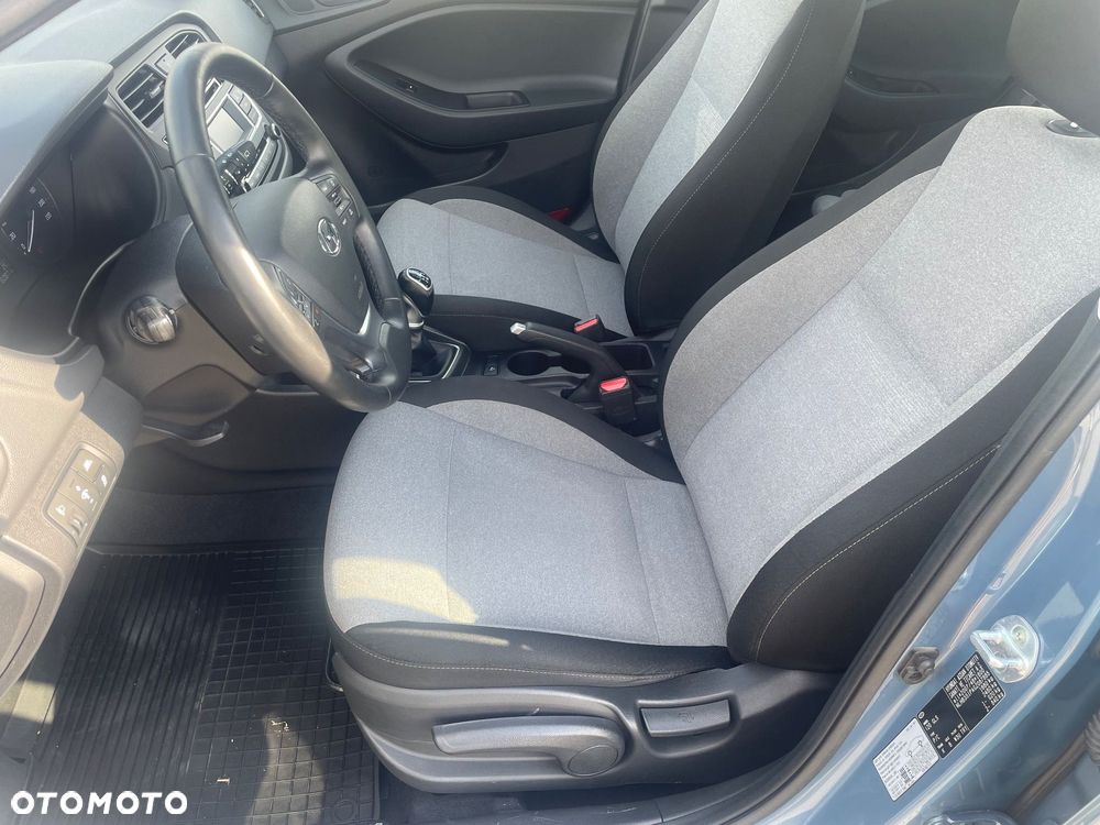 Hyundai i20 1.1 CRDi YES Silver - 9